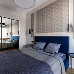 Golden Apartments&Jp19/32